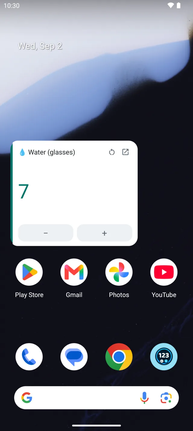 Android home screen with a Counter widget showing Water at 7 glasses and minus and plus buttons